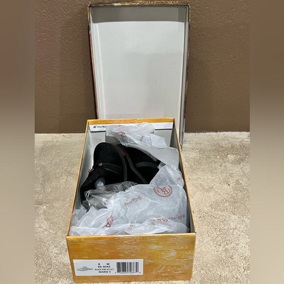 BELLA Vita Black Babs II Mules Metal Buckle Strap size 8 W - Picture 11 of 11